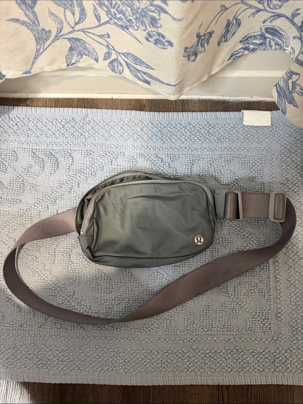 lululemon Everywhere Belt Bag Crossbody in Gray & Brown